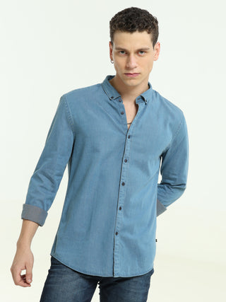 Denim Sea Blue Casual Shirt shop online at Estilocus. DETAILS & CARE This pure cotton Solid Denim shirt is a stylish go-to for laidback days. Cut in a comfy regular fit, with a classic button-down front and chest pocket. 100% premium cotton full sleeve De