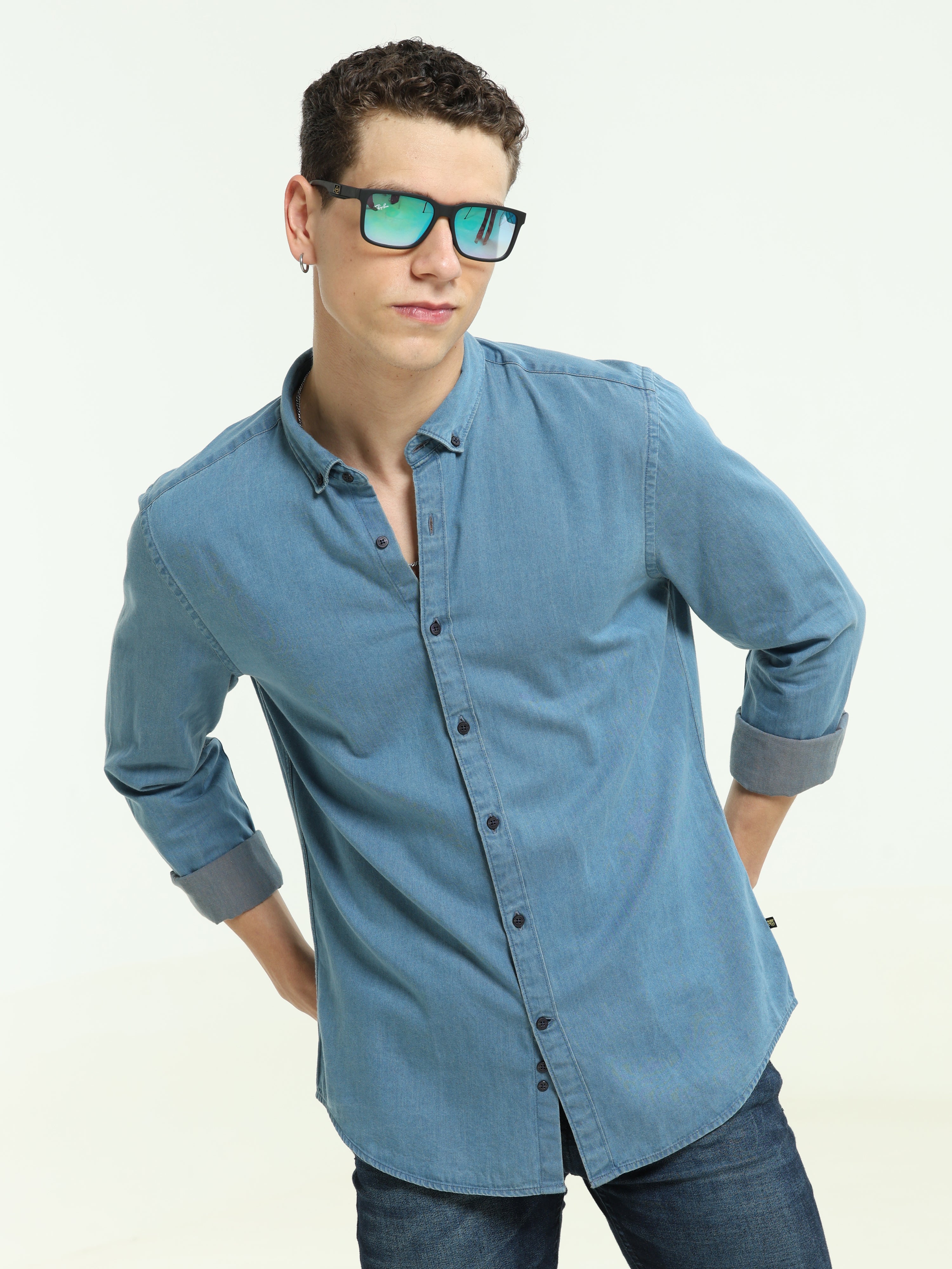 Denim Sea Blue Casual Shirt shop online at Estilocus. DETAILS & CARE This pure cotton Solid Denim shirt is a stylish go-to for laidback days. Cut in a comfy regular fit, with a classic button-down front and chest pocket. 100% premium cotton full sleeve De