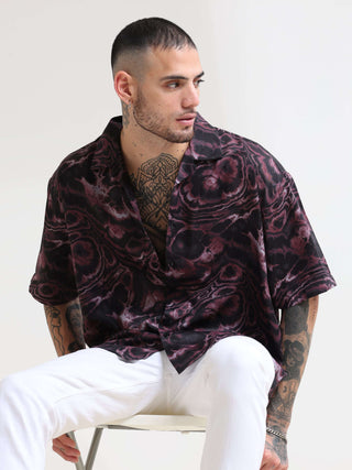 Ablaze Turbid Oversized Shirt shop online at Estilocus. Our Ablaze Turbid Oversized Shirt is perfect for those Hawaiian days. The relaxed fit and lightweight fabric make it comfortable to wear all day. Its classic style is perfect for those summer streetw