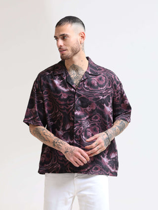 Ablaze Turbid Oversized Shirt shop online at Estilocus. Our Ablaze Turbid Oversized Shirt is perfect for those Hawaiian days. The relaxed fit and lightweight fabric make it comfortable to wear all day. Its classic style is perfect for those summer streetw