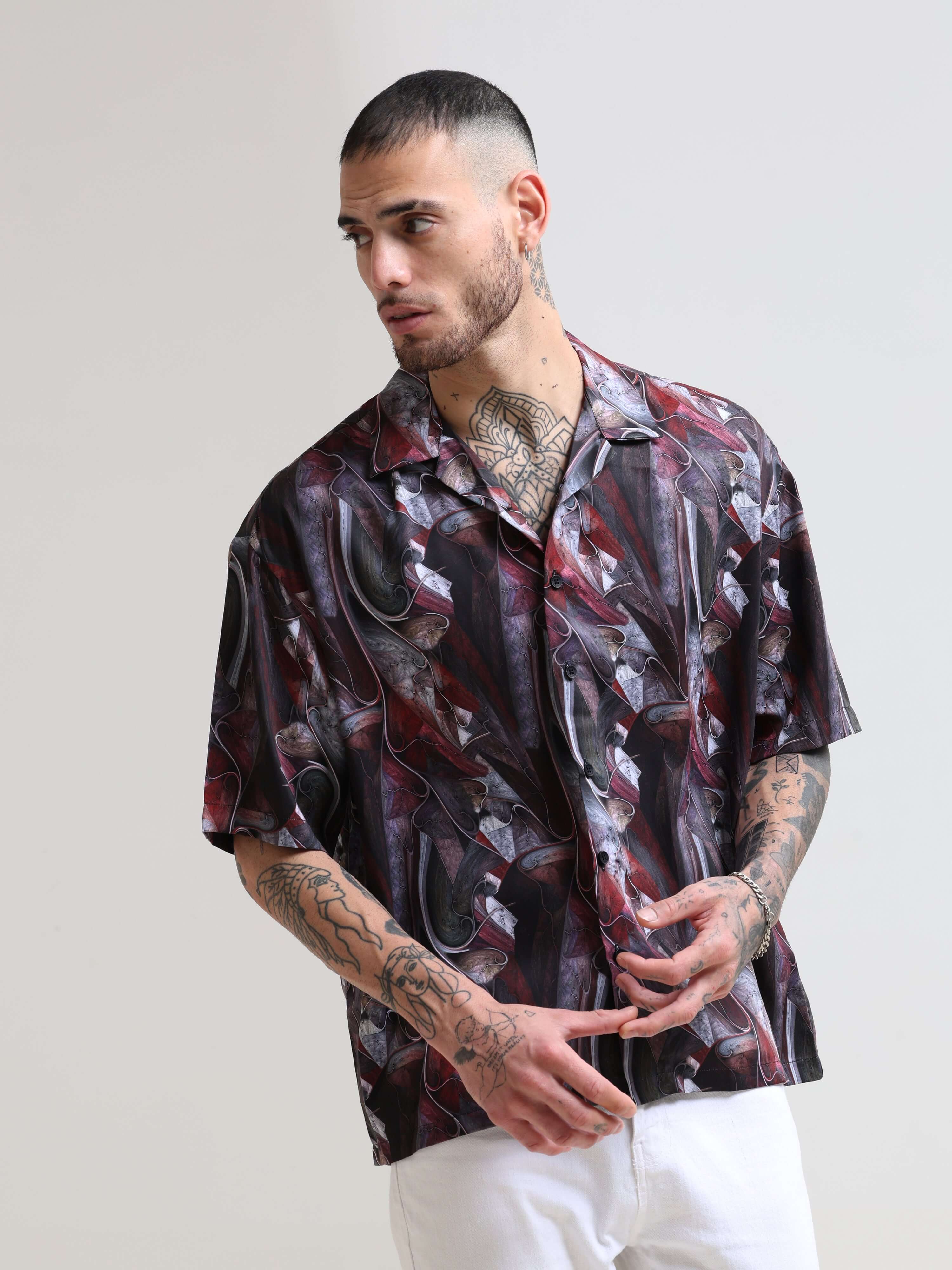 Cuban Wave Oversized Shirt shop online at Estilocus. Our Cuban Wave Oversized Shirt is perfect for those Hawaiian days. The relaxed fit and lightweight fabric make it comfortable to wear all day. Its classic style is perfect for those summer streetwear lo
