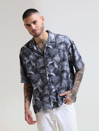 Moonlit Melody Oversized Shirt shop online at Estilocus. Our Moonlit Melody Oversized Shirt is perfect for those Hawaiian days. The relaxed fit and lightweight fabric make it comfortable to wear all day. Its classic style is perfect for those summer stree