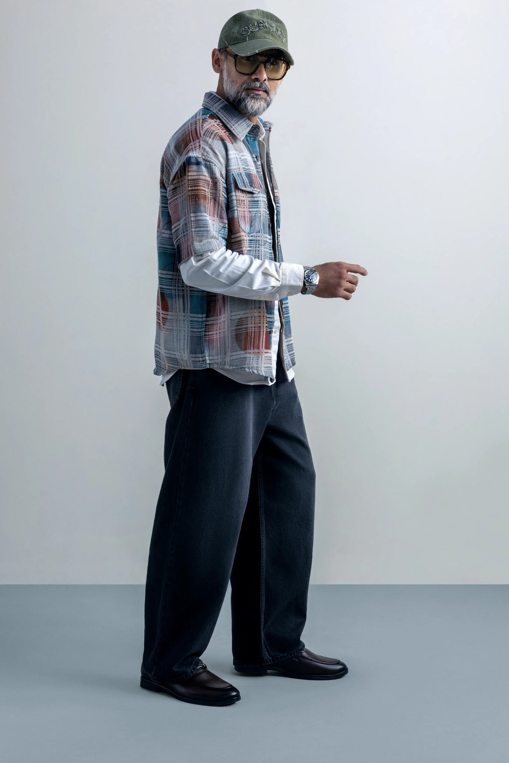 Driftform Oversized Shirt - model_poseposition_of_shirtporduct_type