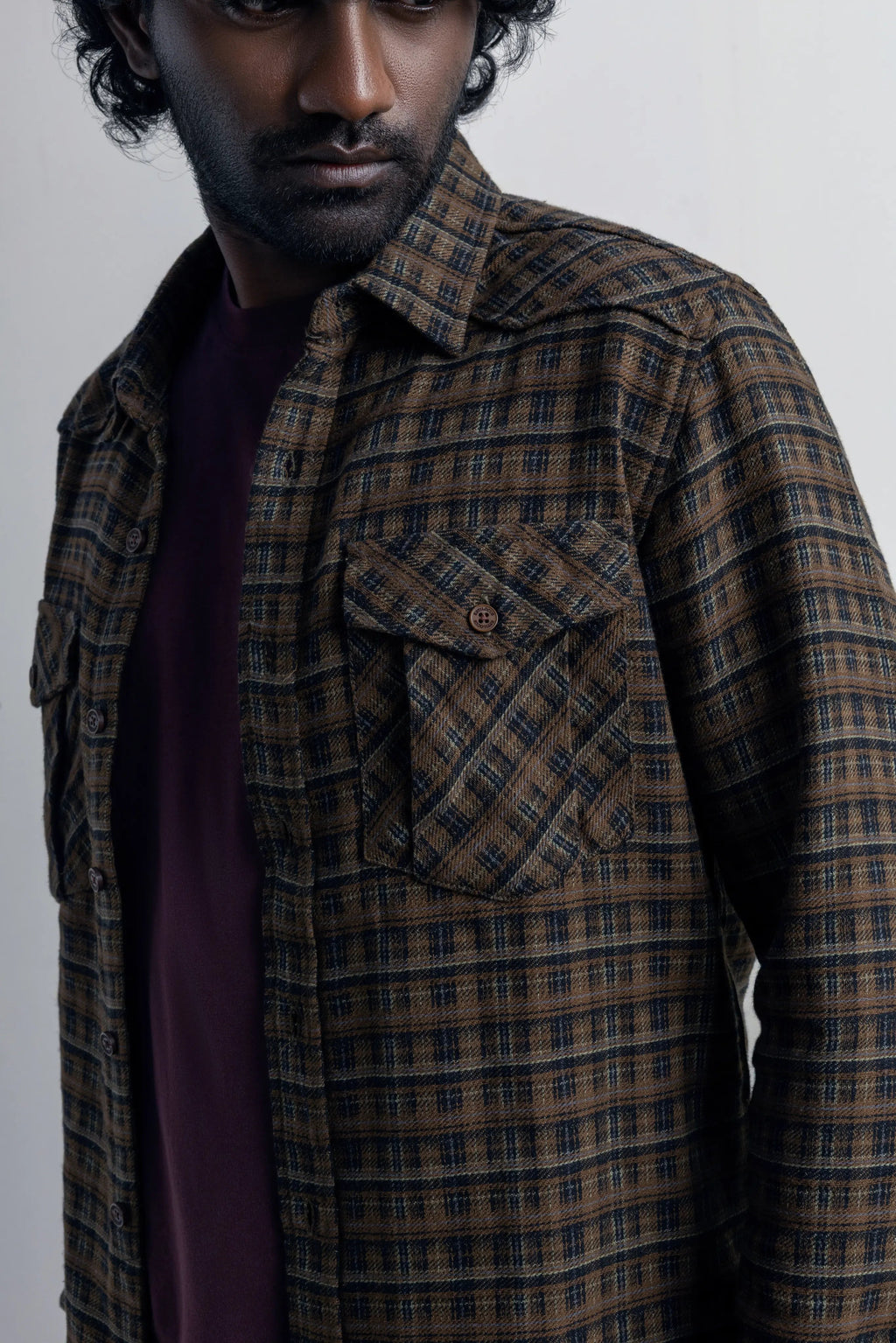 Emberfield Bronze Brown - model_poseposition_of_shirtporduct_type