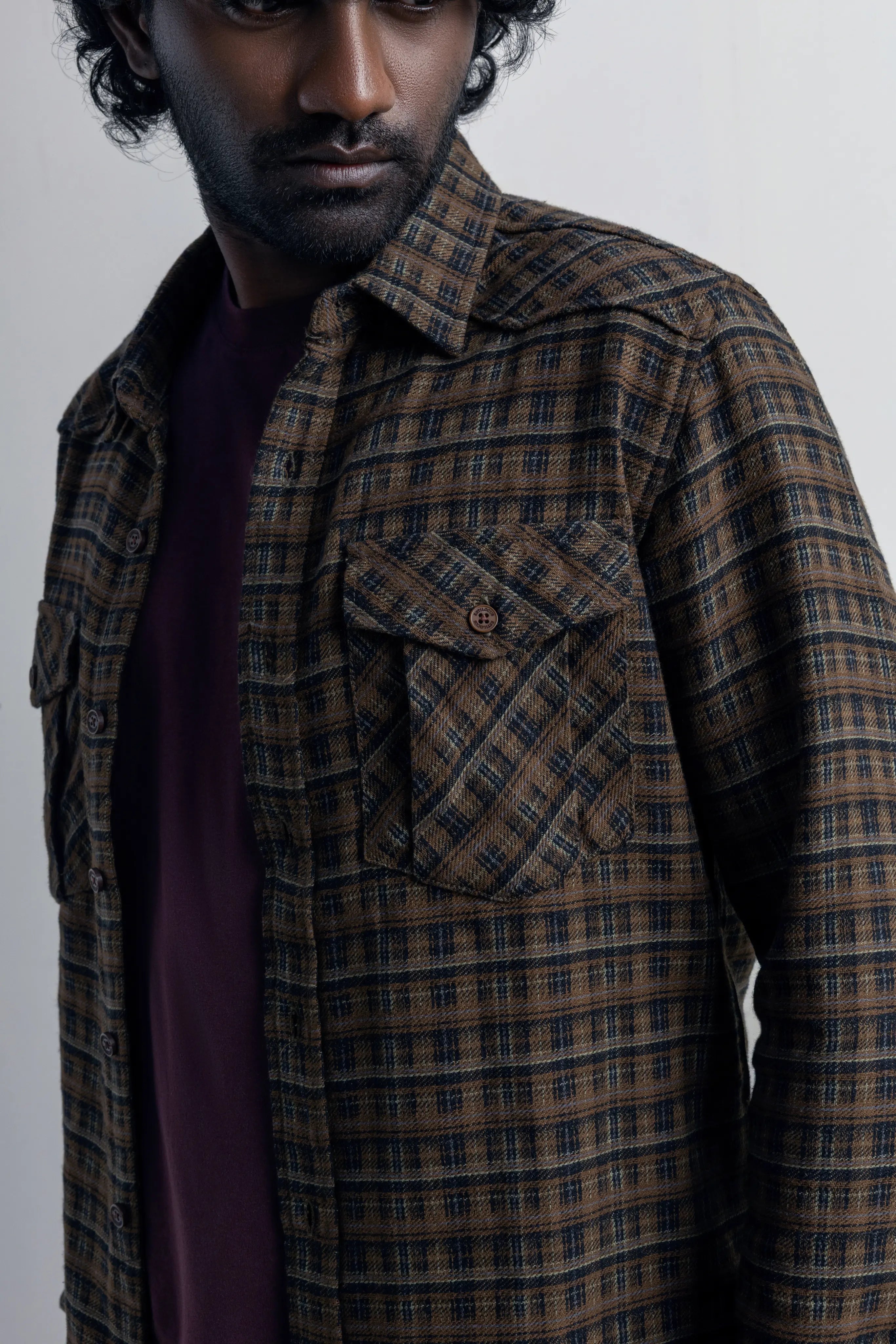 Emberfield Bronze Brown - model_poseposition_of_shirtporduct_type