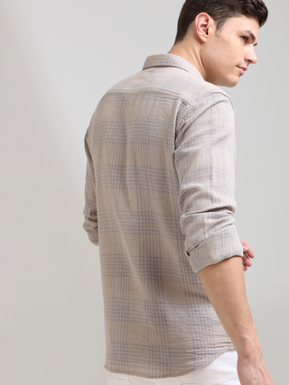 LT coffee off-cream casual check shirt shop online at Estilocus. 100% Cotton • Full-sleeve check shirt• Cut and sew placket• Regular collar• Double button edge cuff• Single pocket • Curved bottom hemline .• All double needle construction, finest quality s