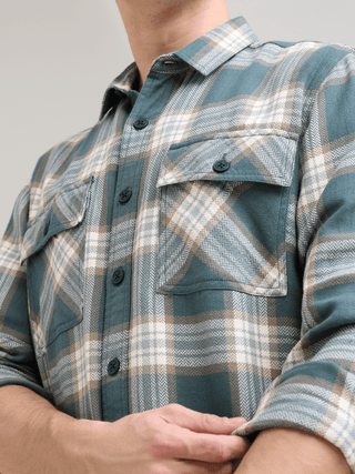 Aegean teal off-white casual check shirt shop online at Estilocus. 100% Cotton • Full-sleeve check shirt• Cut and sew placket• Regular collar• Double button edge cuff• Double pocket with flap• Curved bottom hemline .• All double needle construction, fines