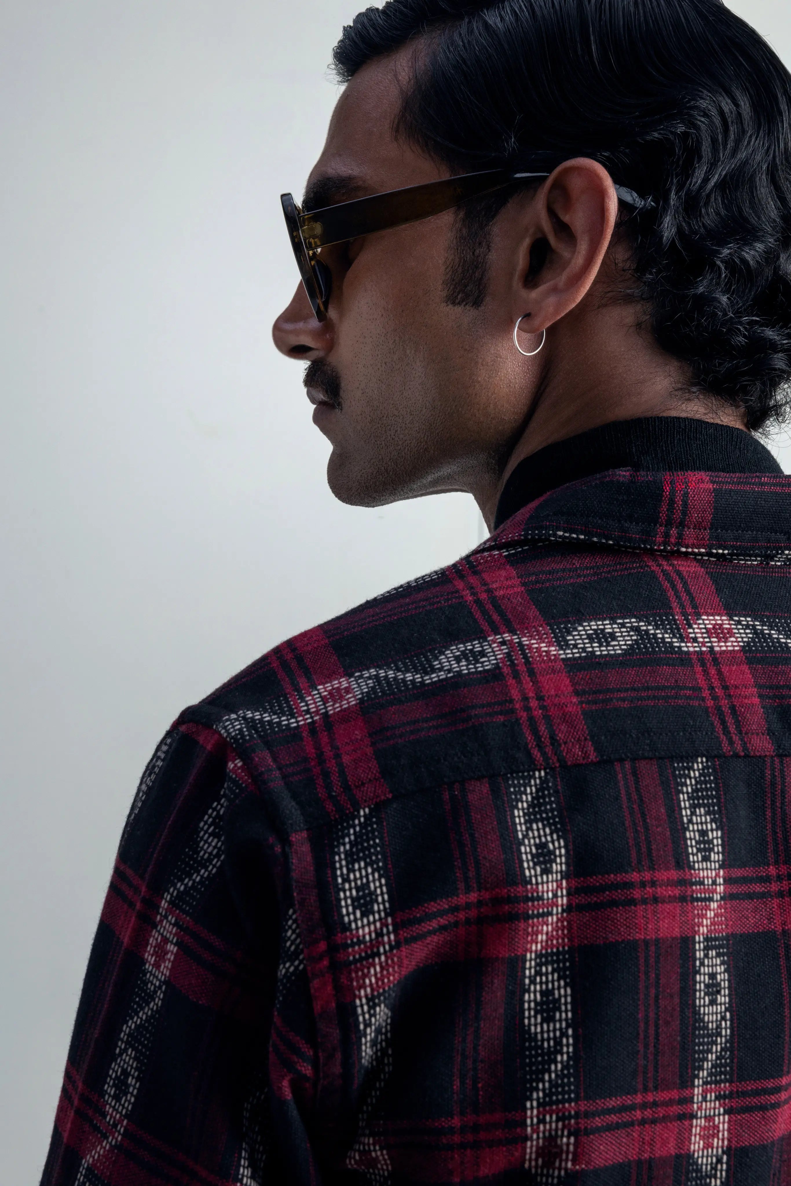 Nightweave Bristol Black - model_poseposition_of_shirtporduct_type