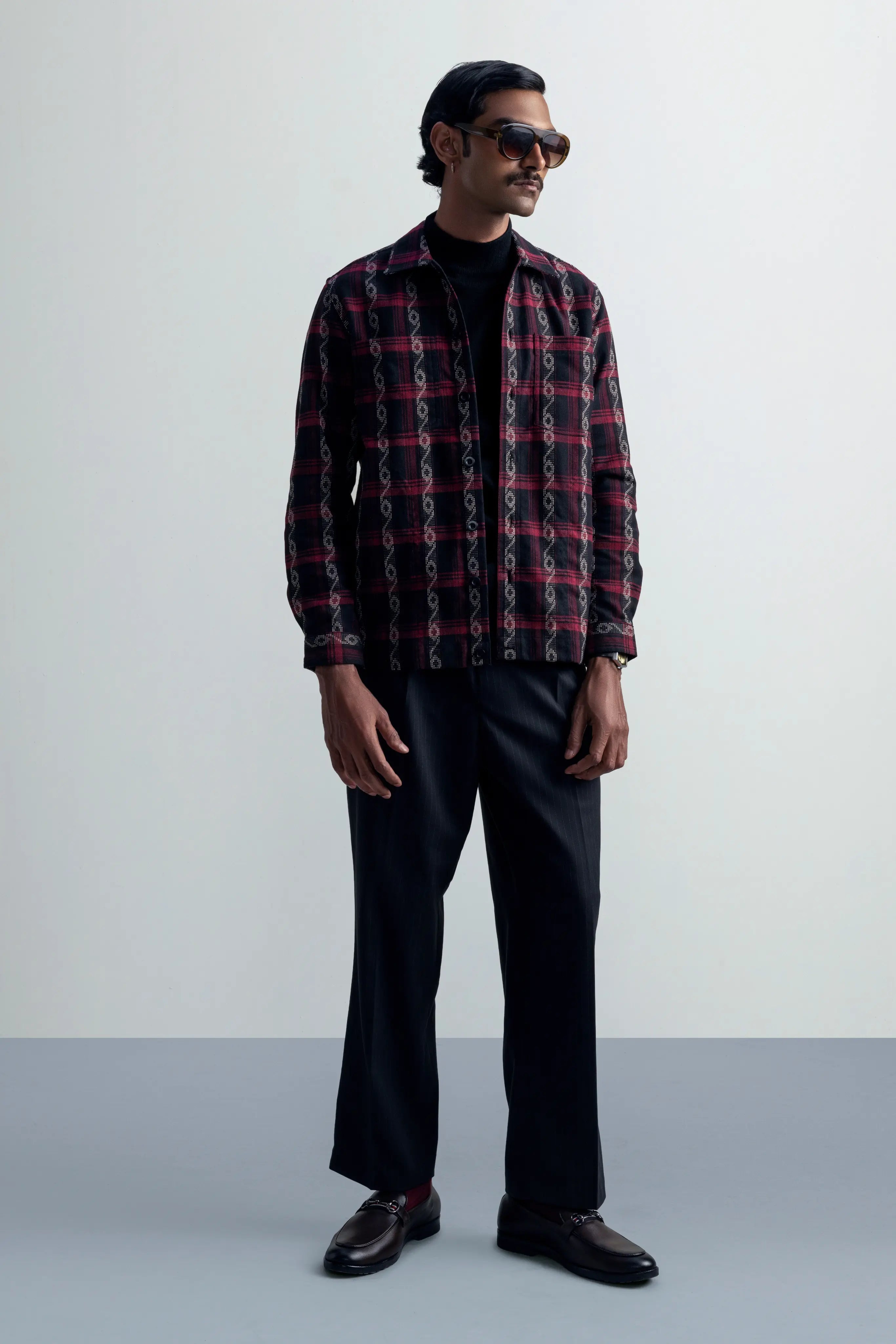 Nightweave Bristol Black - model_poseposition_of_shirtporduct_type