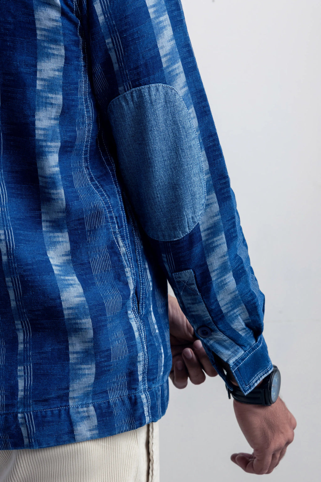 Quiet Current Indigo - model_poseposition_of_shirtporduct_type