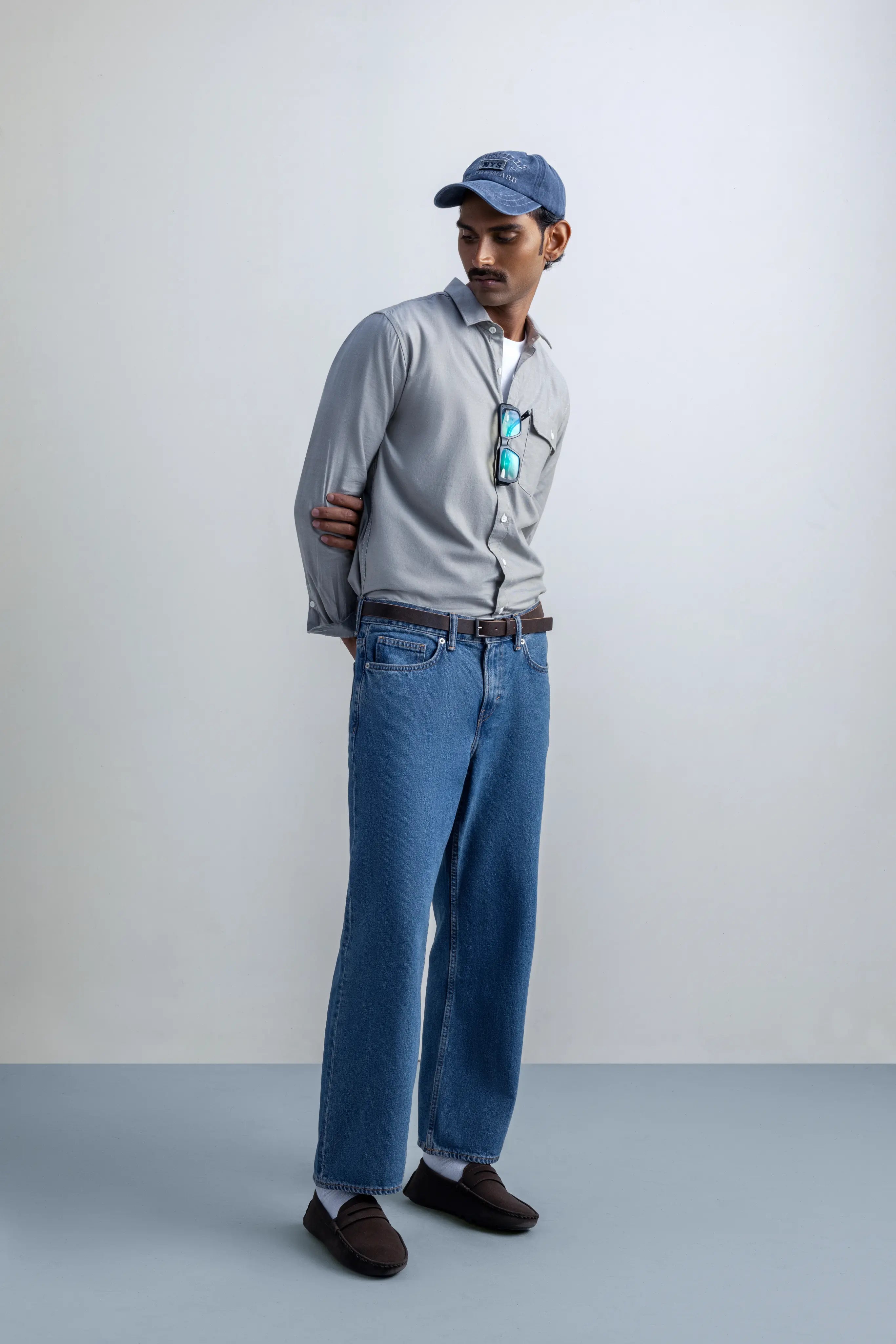 Stillform Moss Gray - model_poseposition_of_shirtporduct_type