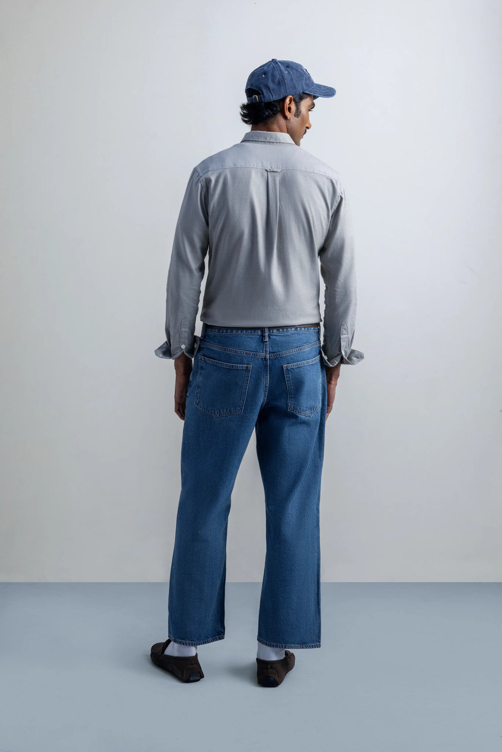 Stillform Moss Gray - model_poseposition_of_shirtporduct_type