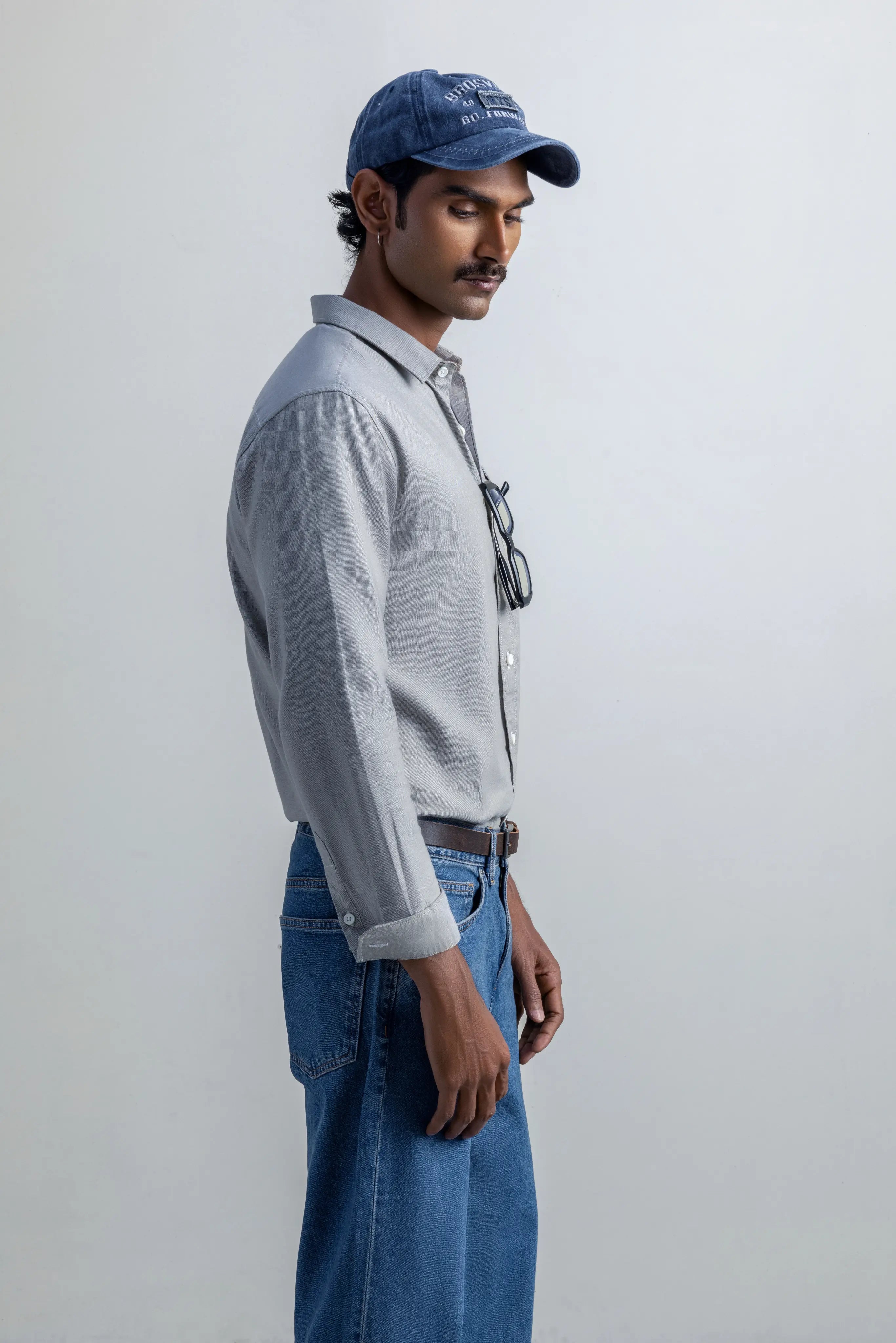 Stillform Moss Gray - model_poseposition_of_shirtporduct_type