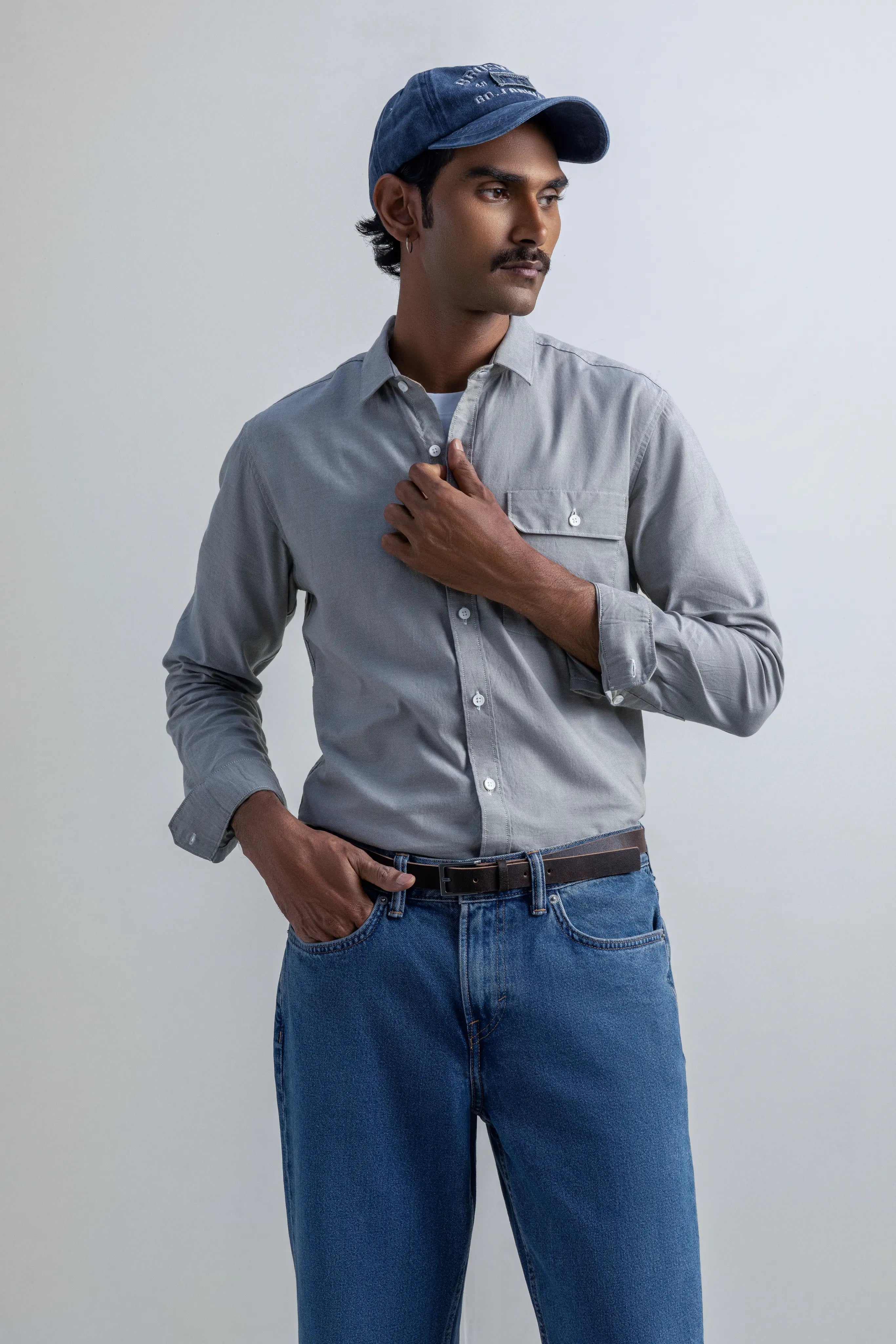 Stillform Moss Gray - model_poseposition_of_shirtporduct_type