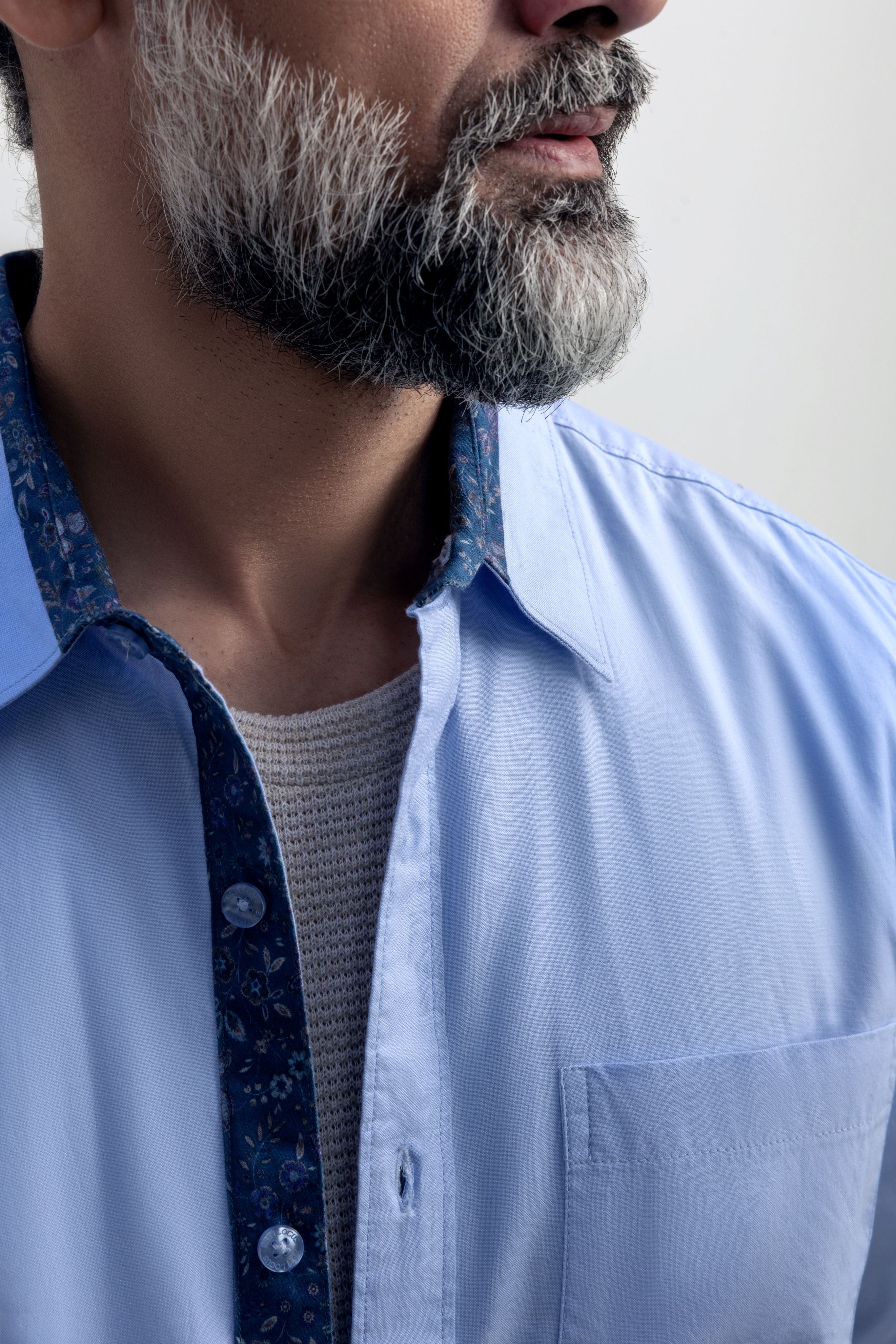 Stillwater Cashmere Blue - model_poseposition_of_shirtporduct_type