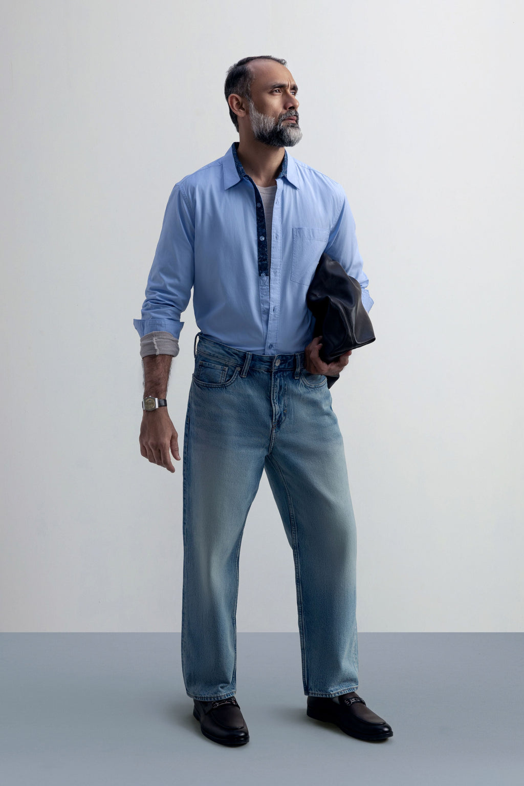 Stillwater Cashmere Blue - model_poseposition_of_shirtporduct_type