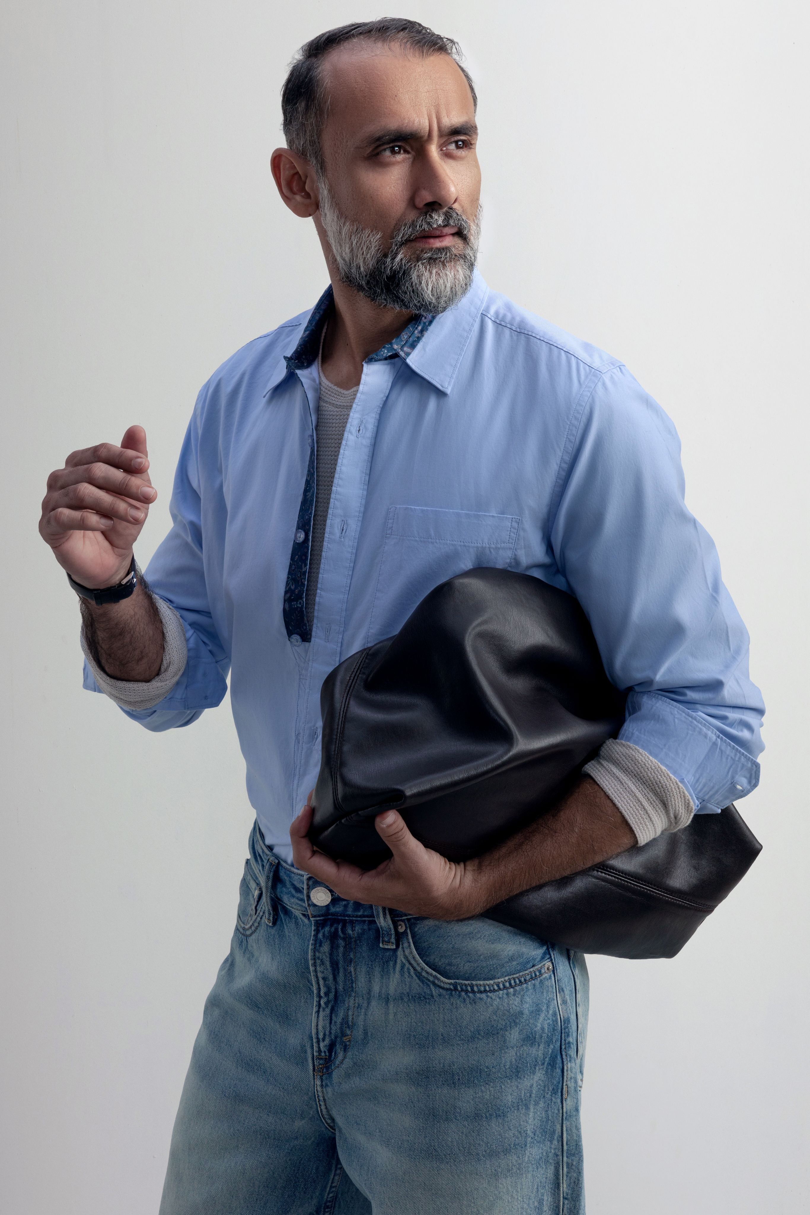 Stillwater Cashmere Blue - model_poseposition_of_shirtporduct_type