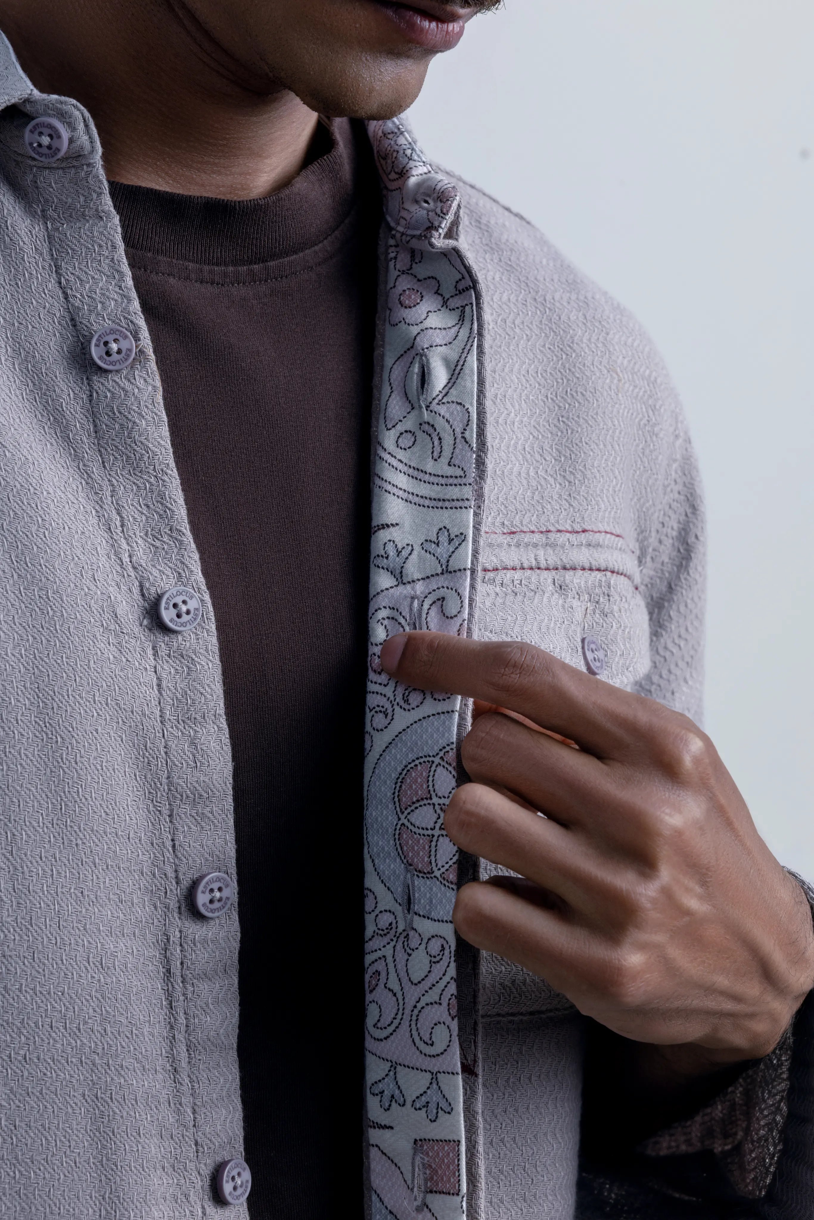 Underlight Forest Fog - model_poseposition_of_shirtporduct_type