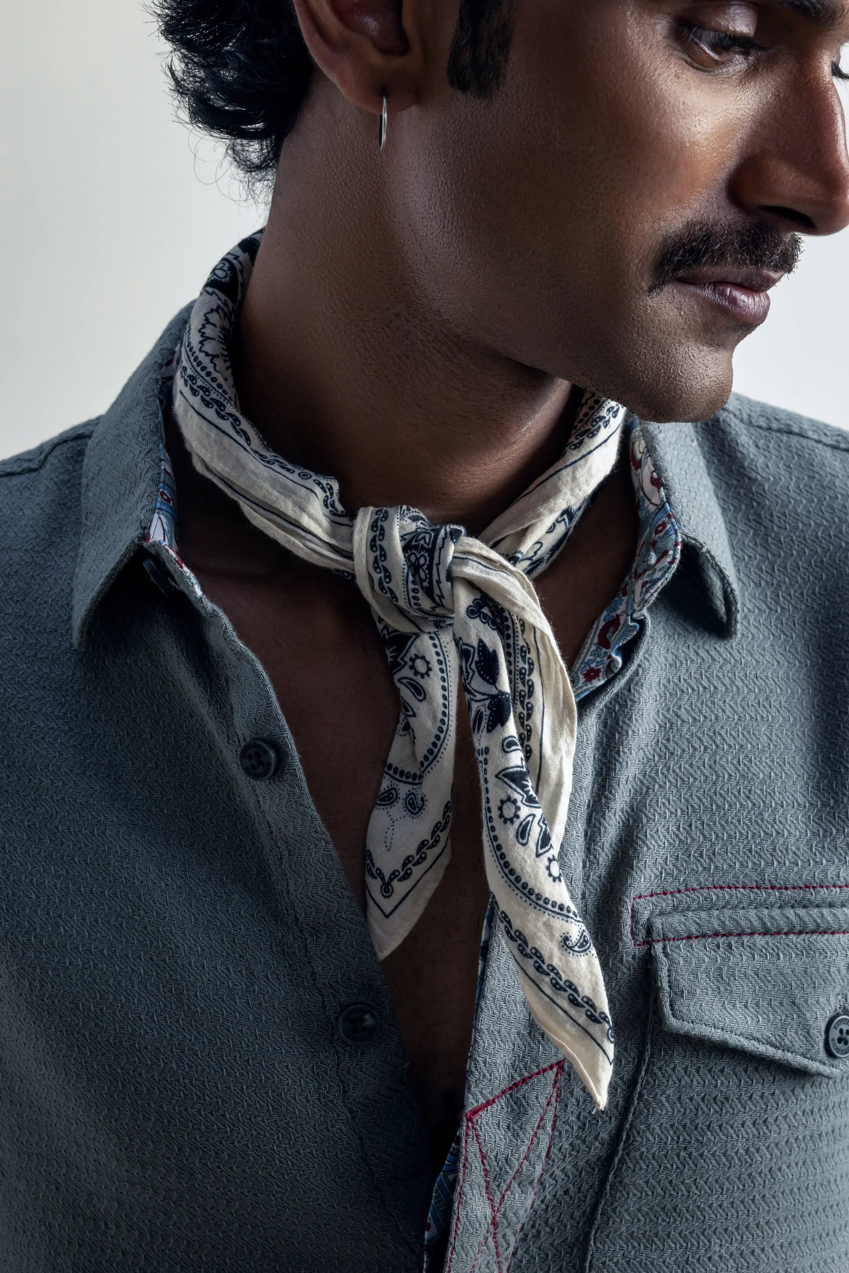 Underlight Quiet Bloom - model_poseposition_of_shirtporduct_type