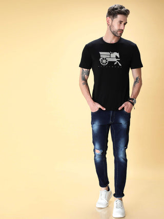 ONYX BLACK CREW NECK T-SHIRT shop online at Estilocus. This pure cotton printed T-shirt is a stylish go-to for laidback days. Cut in a comfy regular fit. • 100% Cotton knitted interlock 190GSM• Bio washed fabric• Round neck T-shirt • Half sleeve • Suits t