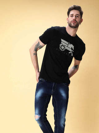 ONYX BLACK CREW NECK T-SHIRT shop online at Estilocus. This pure cotton printed T-shirt is a stylish go-to for laidback days. Cut in a comfy regular fit. • 100% Cotton knitted interlock 190GSM• Bio washed fabric• Round neck T-shirt • Half sleeve • Suits t