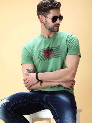 Fern Green Crew Neck T-Shirt shop online at Estilocus. This pure cotton printed T-shirt is a stylish go-to for laidback days. Cut in a comfy regular fit. • 100% Cotton knitted interlock 190GSM• Bio washed fabric• Round neck T-shirt • Half sleeve • Suits t