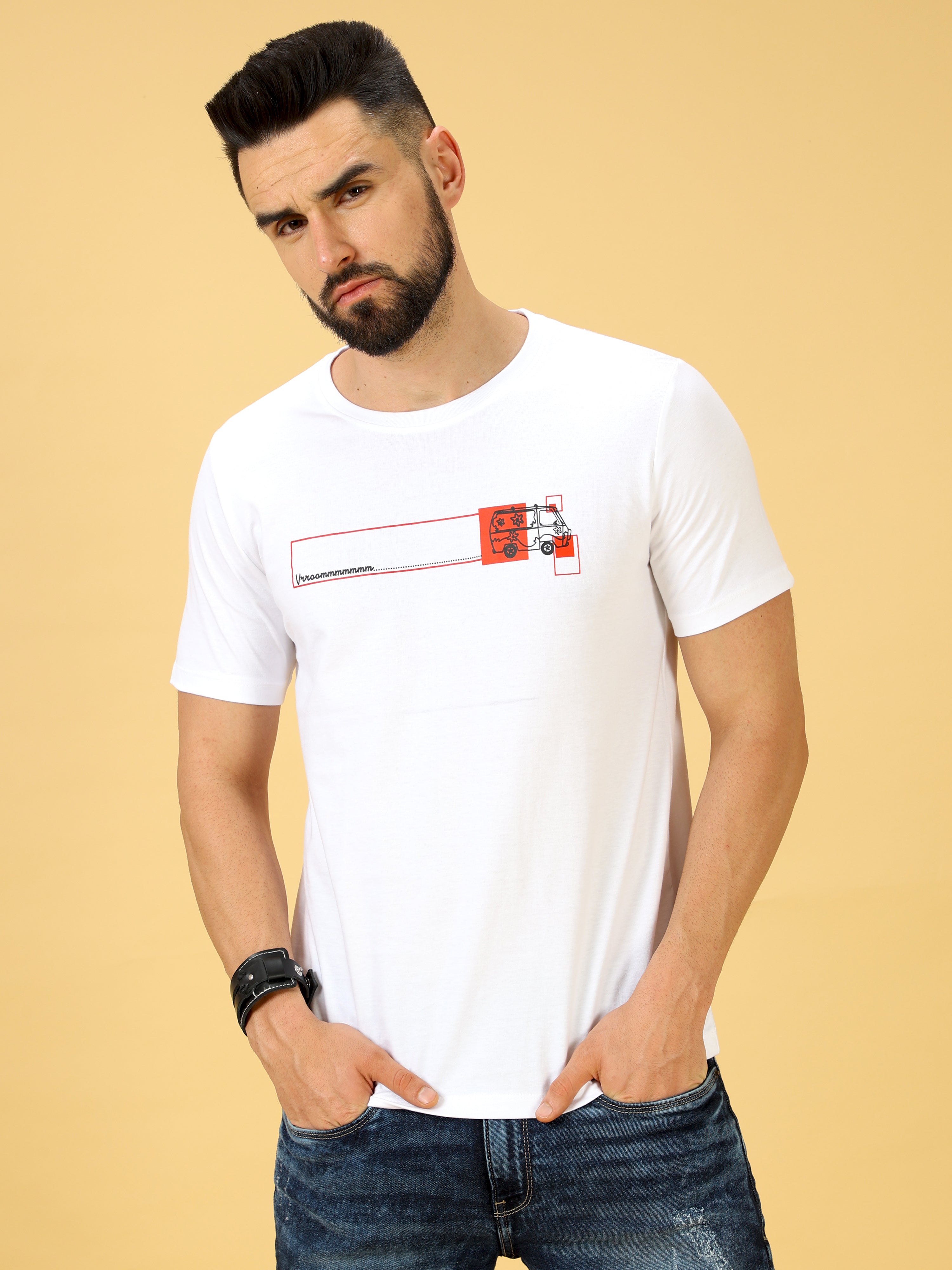 Chest Screen Red/Blck Print Crew Neck T-Shirt shop online at Estilocus. This pure cotton printed T-shirt is a stylish go-to for laidback days. Cut in a comfy regular fit. • 100% Cotton knitted interlock 190GSM• Bio washed fabric• Round neck T-shirt • Half