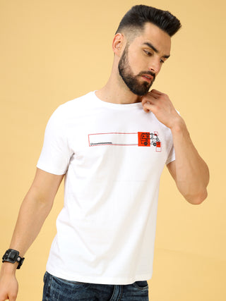 Chest Screen Red/Blck Print Crew Neck T-Shirt shop online at Estilocus. This pure cotton printed T-shirt is a stylish go-to for laidback days. Cut in a comfy regular fit. • 100% Cotton knitted interlock 190GSM• Bio washed fabric• Round neck T-shirt • Half