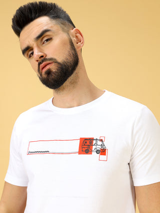 Chest Screen Red/Blck Print Crew Neck T-Shirt shop online at Estilocus. This pure cotton printed T-shirt is a stylish go-to for laidback days. Cut in a comfy regular fit. • 100% Cotton knitted interlock 190GSM• Bio washed fabric• Round neck T-shirt • Half