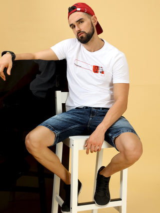 Chest Screen Red/Blck Print Crew Neck T-Shirt shop online at Estilocus. This pure cotton printed T-shirt is a stylish go-to for laidback days. Cut in a comfy regular fit. • 100% Cotton knitted interlock 190GSM• Bio washed fabric• Round neck T-shirt • Half