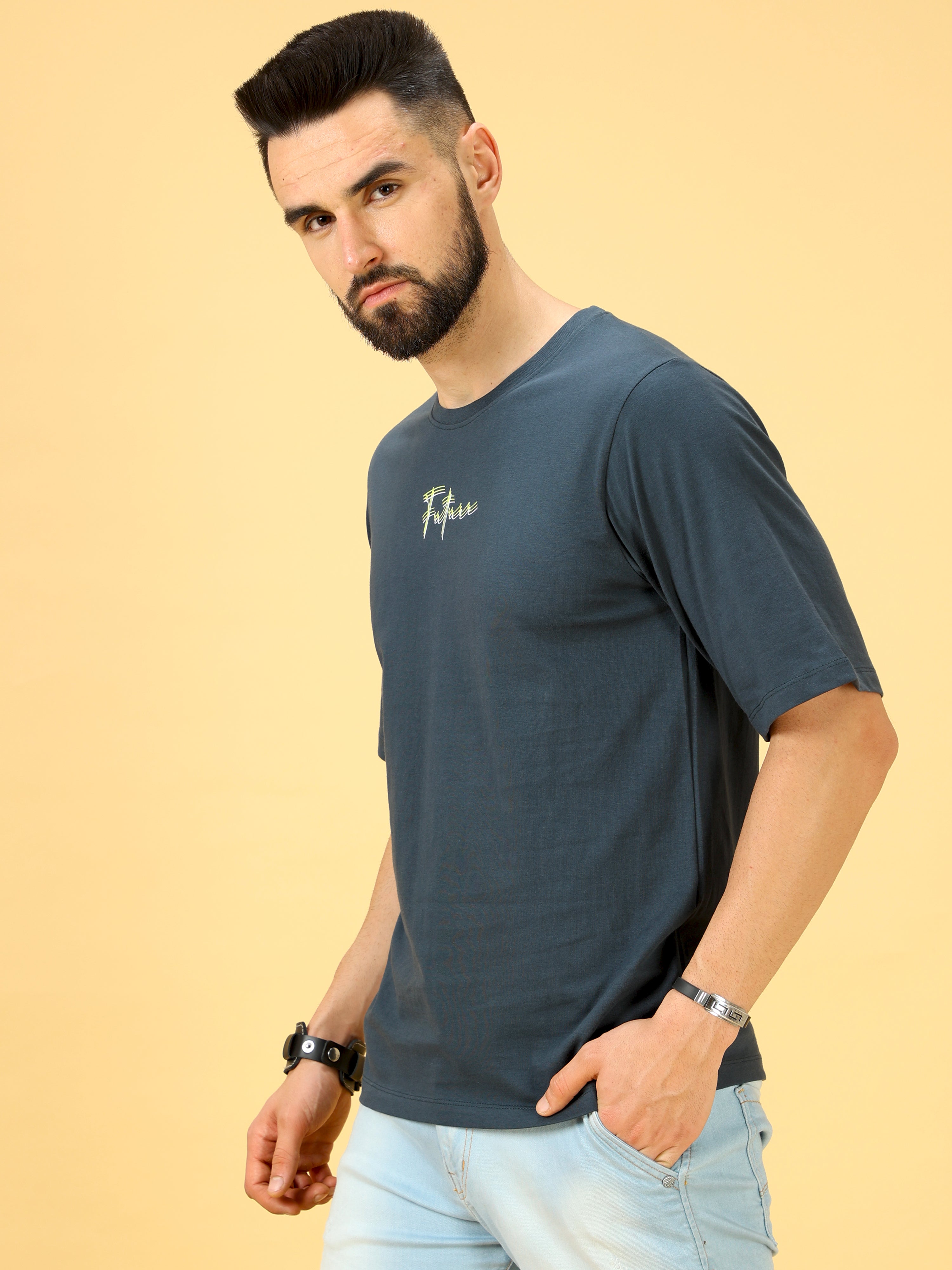 Future Chest Print Fly Sleeve Crew Neck T-Shirt shop online at Estilocus. This pure cotton printed T-shirt is a stylish go-to for laidback days. Cut in a comfy oversized fit. • 100% Cotton knitted interlock 190GSM• Bio washed fabric• Round neck T-shirt •