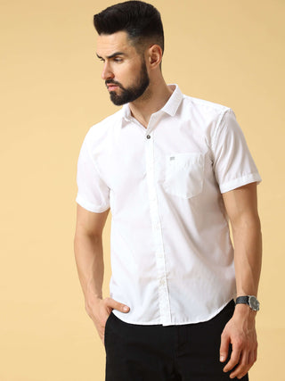 Solid White Stripes Shirt shop online at Estilocus. • 100% PREMIUM COTTON FULL SLEEVE CHECKED SLIM SHIRT• CUTAWAY COLLAR• MACHINE WASH CARE• SUITABLE TO WEAR WITH ALL TYPE OF BOTTOMS