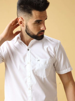 Solid White Stripes Shirt shop online at Estilocus. • 100% PREMIUM COTTON FULL SLEEVE CHECKED SLIM SHIRT• CUTAWAY COLLAR• MACHINE WASH CARE• SUITABLE TO WEAR WITH ALL TYPE OF BOTTOMS