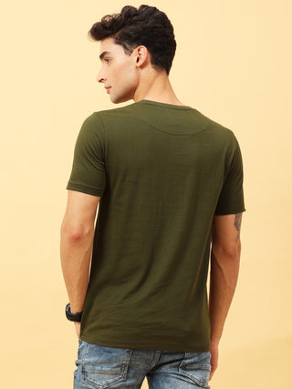 THINK GREEN T-SHIRT shop online at Estilocus. This pure cotton printed T-shirt is a stylish go-to for laidback days. Cut in a comfy regular fit. • 100% Cotton knitted interlock 190GSM• Bio washed fabric• Round neck T-shirt • Half sleeve • Suits to wear in