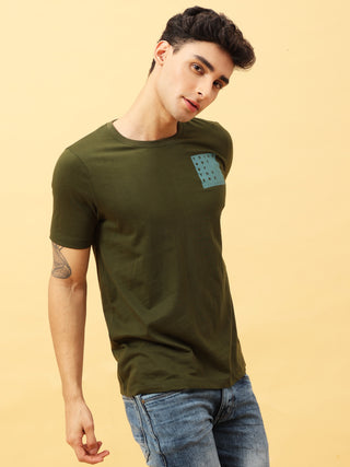 THINK GREEN T-SHIRT shop online at Estilocus. This pure cotton printed T-shirt is a stylish go-to for laidback days. Cut in a comfy regular fit. • 100% Cotton knitted interlock 190GSM• Bio washed fabric• Round neck T-shirt • Half sleeve • Suits to wear in