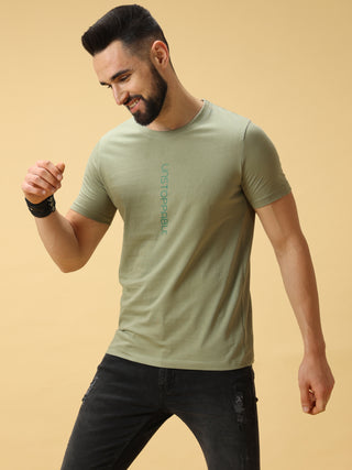 Unstoppable Green Print Crew Neck T-Shirt shop online at Estilocus. This pure cotton printed T-shirt is a stylish go-to for laidback days. Cut in a comfy regular fit. • 100% Cotton knitted interlock 190GSM• Bio washed fabric• Round neck T-shirt • Half sle