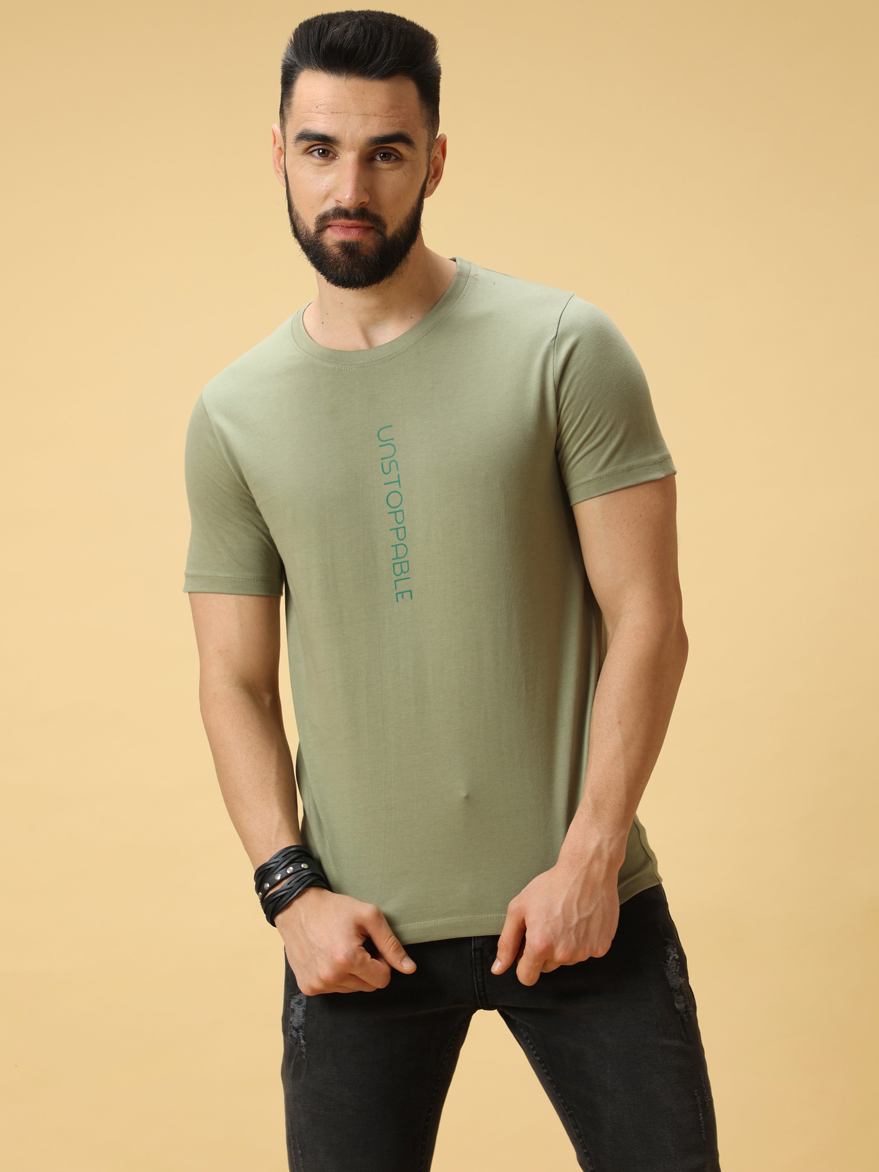 Unstoppable Green Print Crew Neck T-Shirt shop online at Estilocus. This pure cotton printed T-shirt is a stylish go-to for laidback days. Cut in a comfy regular fit. • 100% Cotton knitted interlock 190GSM• Bio washed fabric• Round neck T-shirt • Half sle