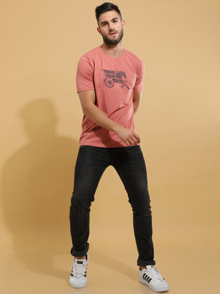 Peach Horse Crewneck T-Shirt shop online at Estilocus. This pure cotton printed T-shirt is a stylish go-to for laidback days. Cut in a comfy regular fit. • 100% Cotton knitted interlock 190GSM• Bio washed fabric• Round neck T-shirt • Half sleeve • Suits t