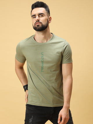 Unstoppable Green Print Crew Neck T-Shirt shop online at Estilocus. This pure cotton printed T-shirt is a stylish go-to for laidback days. Cut in a comfy regular fit. • 100% Cotton knitted interlock 190GSM• Bio washed fabric• Round neck T-shirt • Half sle