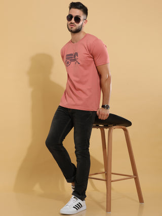 Peach Horse Crewneck T-Shirt shop online at Estilocus. This pure cotton printed T-shirt is a stylish go-to for laidback days. Cut in a comfy regular fit. • 100% Cotton knitted interlock 190GSM• Bio washed fabric• Round neck T-shirt • Half sleeve • Suits t