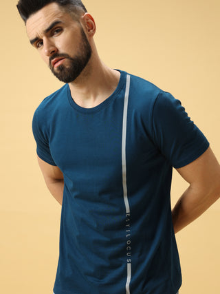 Side Full Grey Print Crew Neck T- Shirt shop online at Estilocus. This pure cotton printed T-shirt is a stylish go-to for laidback days. Cut in a comfy regular fit. • 100% Cotton knitted interlock 190GSM• Bio washed fabric• Round neck T-shirt • Half sleev