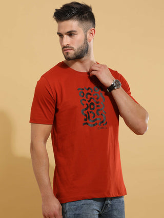 MAROON SNAKE CREWNECK T-SHIRT | Mens Wear shop online at Estilocus. Buy MAROON SNAKE CREWNECK T-SHIRT in different sizes and colors online. Shop For Mens Wear with a wide range of Brand New Collections in latest styles only at ESTILOCUS. *Free Shipping *C