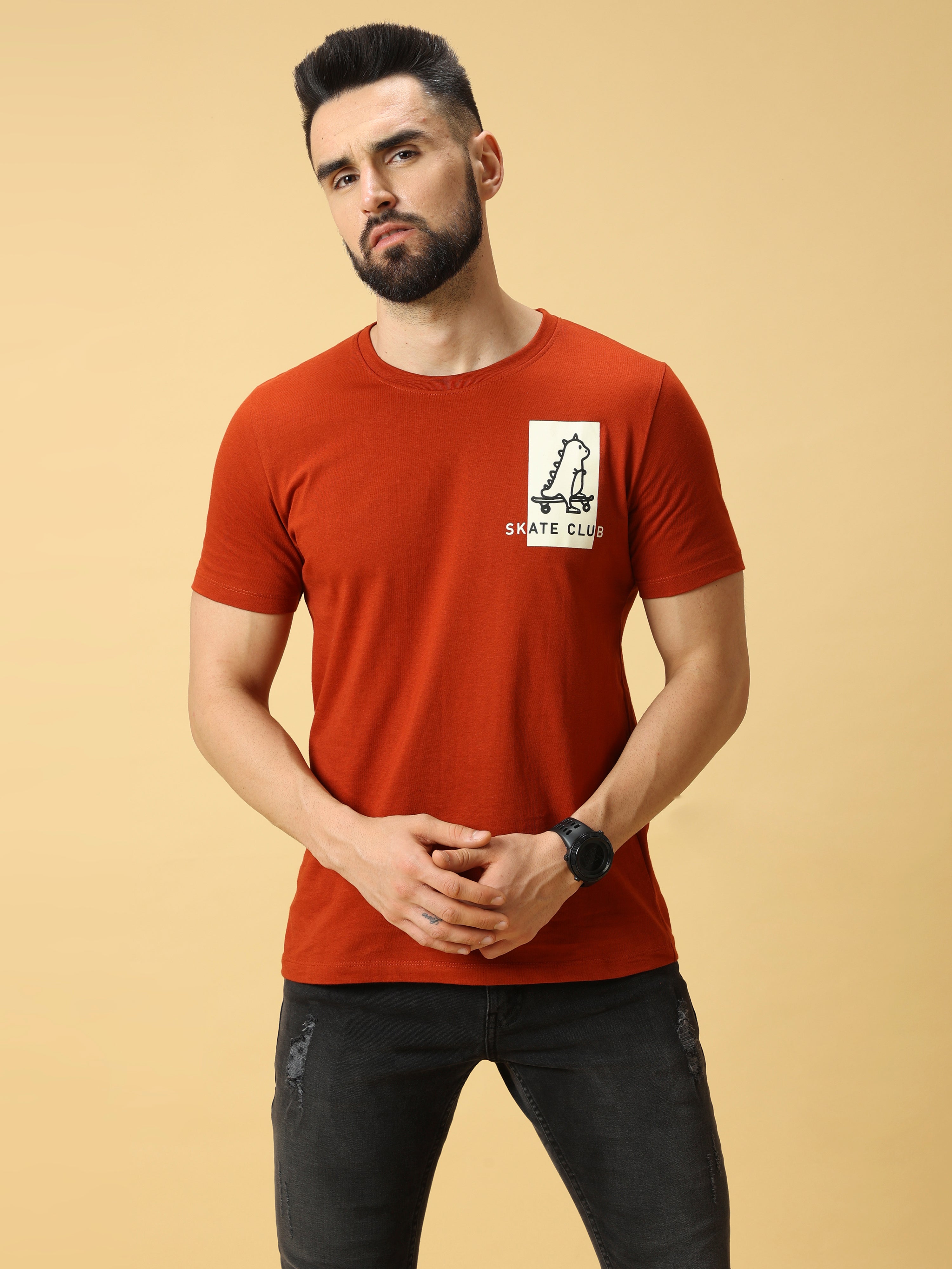 Skate Club Lt Cream Chest Print Crew Neck T-Shirt shop online at Estilocus. This pure cotton printed T-shirt is a stylish go-to for laidback days. Cut in a comfy regular fit. • 100% Cotton knitted interlock 190GSM• Bio washed fabric• Round neck T-shirt •