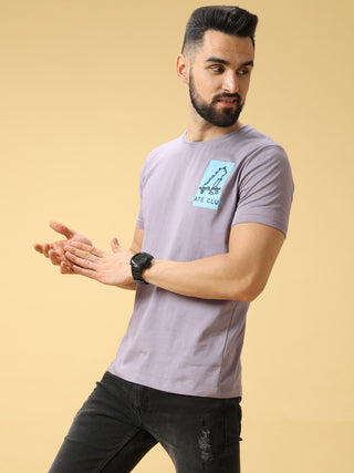 Skate Club Lt Blue Chest Print Crew Neck T-Shirt shop online at Estilocus. This pure cotton printed T-shirt is a stylish go-to for laidback days. Cut in a comfy regular fit. • 100% Cotton knitted interlock 190GSM• Bio washed fabric• Round neck T-shirt • H