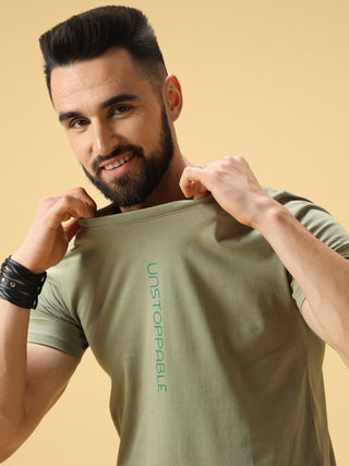 Unstoppable Green Print Crew Neck T-Shirt shop online at Estilocus. This pure cotton printed T-shirt is a stylish go-to for laidback days. Cut in a comfy regular fit. • 100% Cotton knitted interlock 190GSM• Bio washed fabric• Round neck T-shirt • Half sle