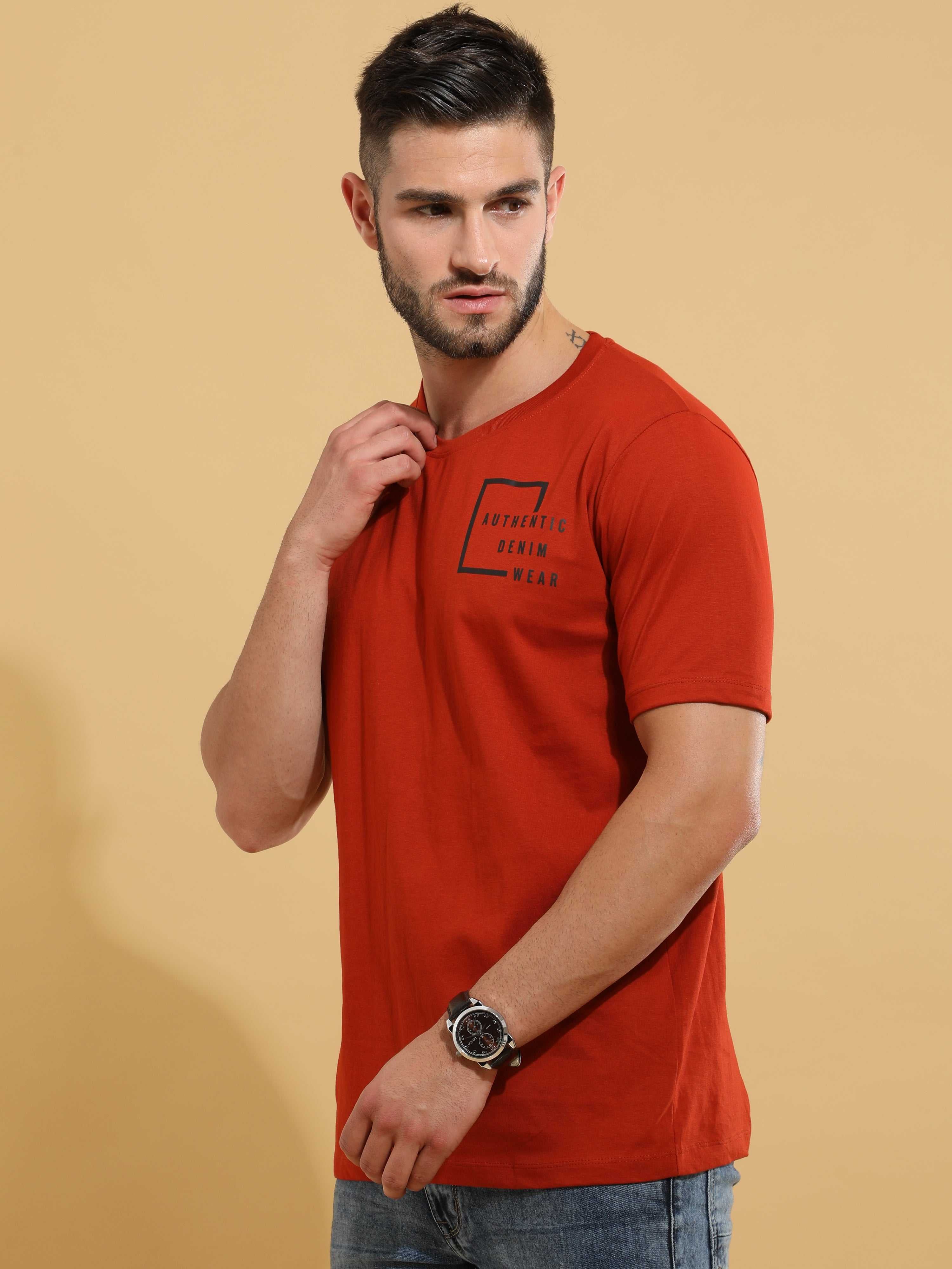 Meroon Authentic Crewneck T-Shirt shop online at Estilocus. This pure cotton printed T-shirt is a stylish go-to for laidback days. Cut in a comfy regular fit. • 100% Cotton knitted interlock 190GSM• Bio washed fabric• Round neck T-shirt • Half sleeve • Su