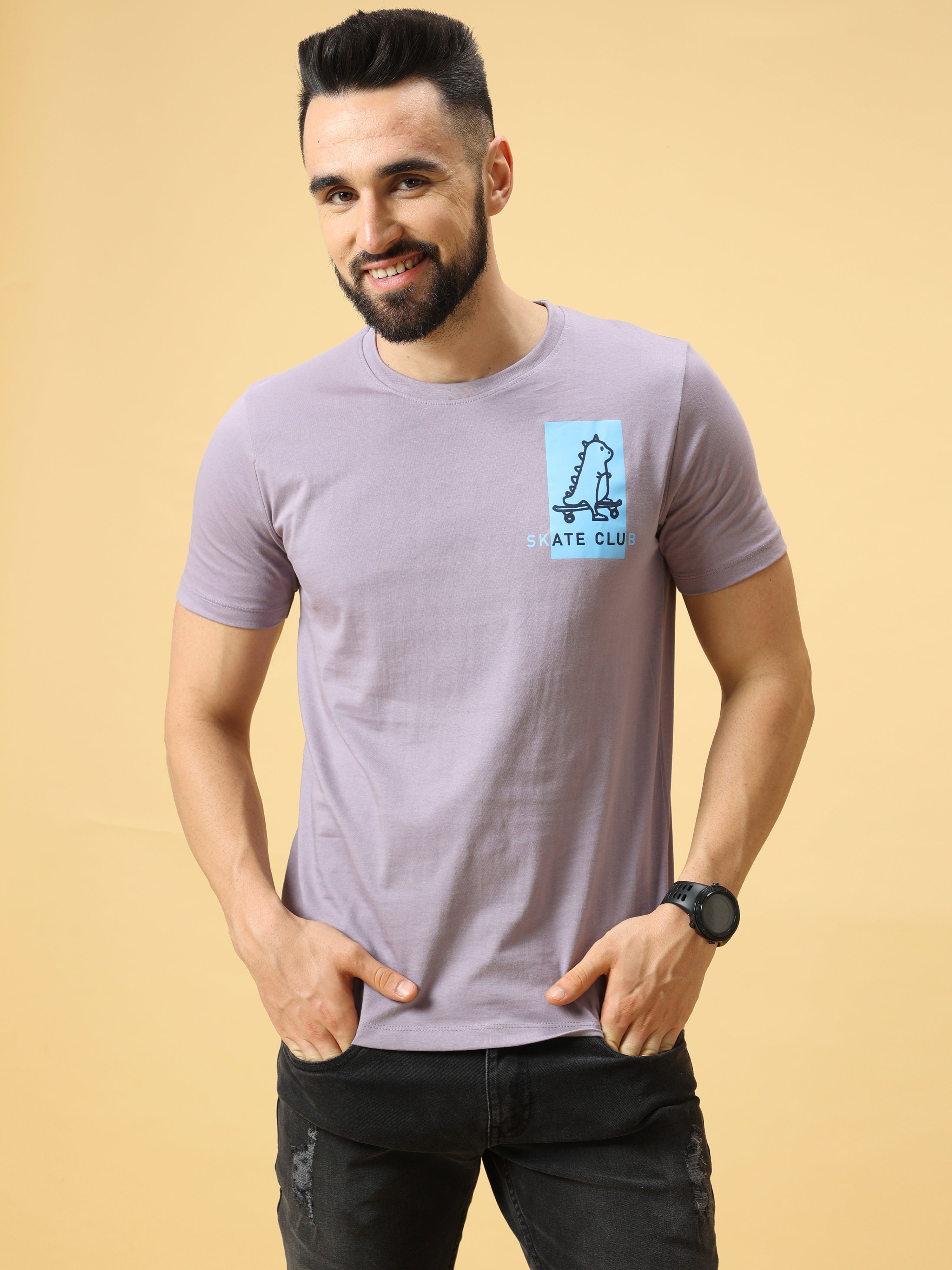 Skate Club Lt Blue Chest Print Crew Neck T-Shirt shop online at Estilocus. This pure cotton printed T-shirt is a stylish go-to for laidback days. Cut in a comfy regular fit. • 100% Cotton knitted interlock 190GSM• Bio washed fabric• Round neck T-shirt • H