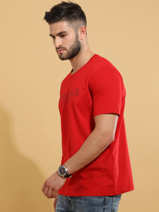 Rosso Corsa Crewneck T-Shirt shop online at Estilocus. This pure cotton printed T-shirt is a stylish go-to for laidback days. Cut in a comfy regular fit. • 100% Cotton knitted interlock 190GSM• Bio washed fabric• Round neck T-shirt • Half sleeve • Suits t