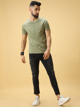 Unstoppable Green Print Crew Neck T-Shirt shop online at Estilocus. This pure cotton printed T-shirt is a stylish go-to for laidback days. Cut in a comfy regular fit. • 100% Cotton knitted interlock 190GSM• Bio washed fabric• Round neck T-shirt • Half sle