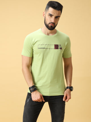 Chest Screen Black Maroon Print Crew Neck T-Shirt shop online at Estilocus. This pure cotton printed T-shirt is a stylish go-to for laidback days. Cut in a comfy regular fit. • 100% Cotton knitted interlock 190GSM• Bio washed fabric• Round neck T-shirt •